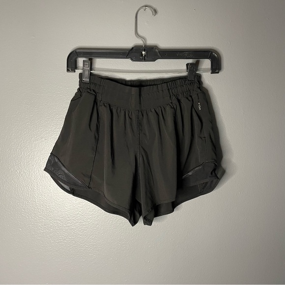 Lululemon Hotty Hot Short II *Long 4" - Picture 2 of 8